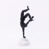 Escultura do homem invertido
