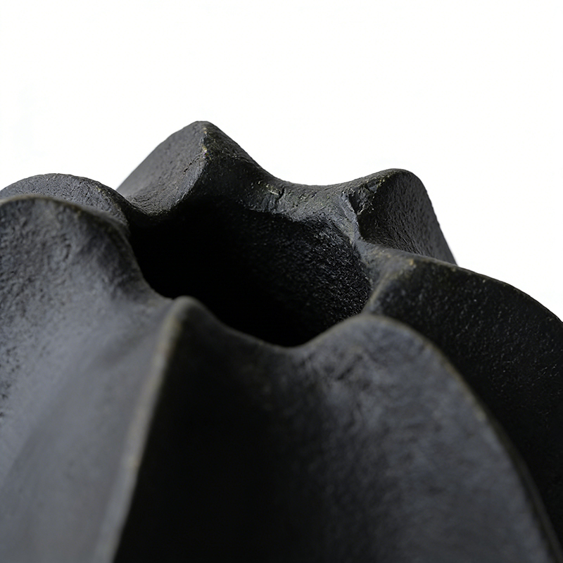 Sleek Black Aluminum Alloy Vase Set (2 Sizes) - Image 3